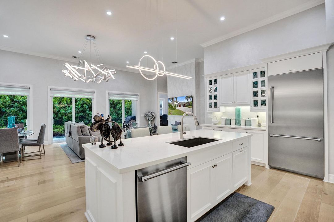 For Sale: $1,875,000 (4 beds, 2 baths, 2495 Square Feet)