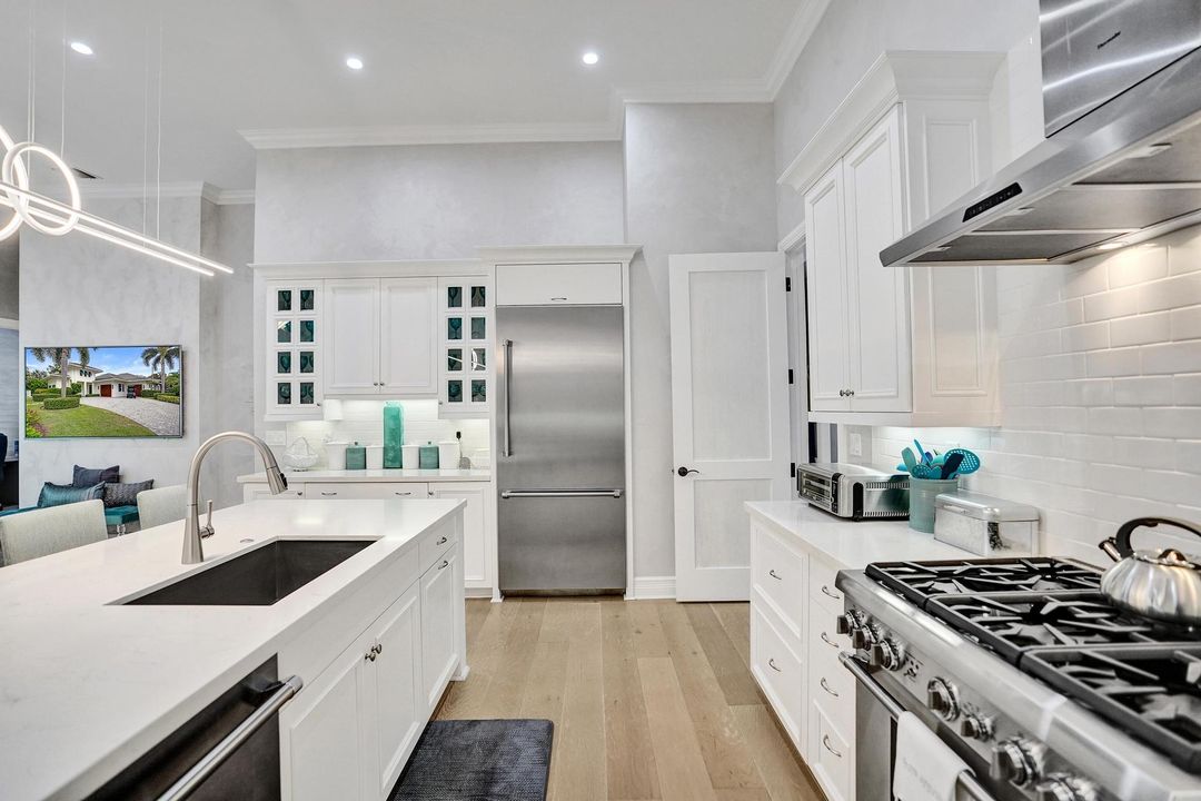 For Sale: $1,875,000 (4 beds, 2 baths, 2495 Square Feet)