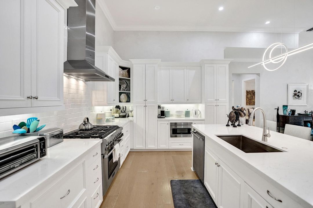 For Sale: $1,875,000 (4 beds, 2 baths, 2495 Square Feet)