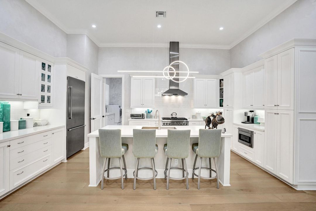 For Sale: $1,875,000 (4 beds, 2 baths, 2495 Square Feet)