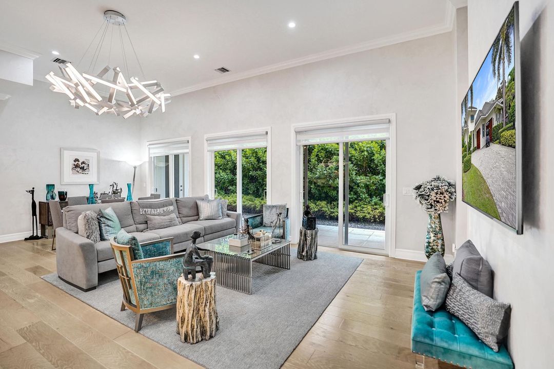 For Sale: $1,875,000 (4 beds, 2 baths, 2495 Square Feet)