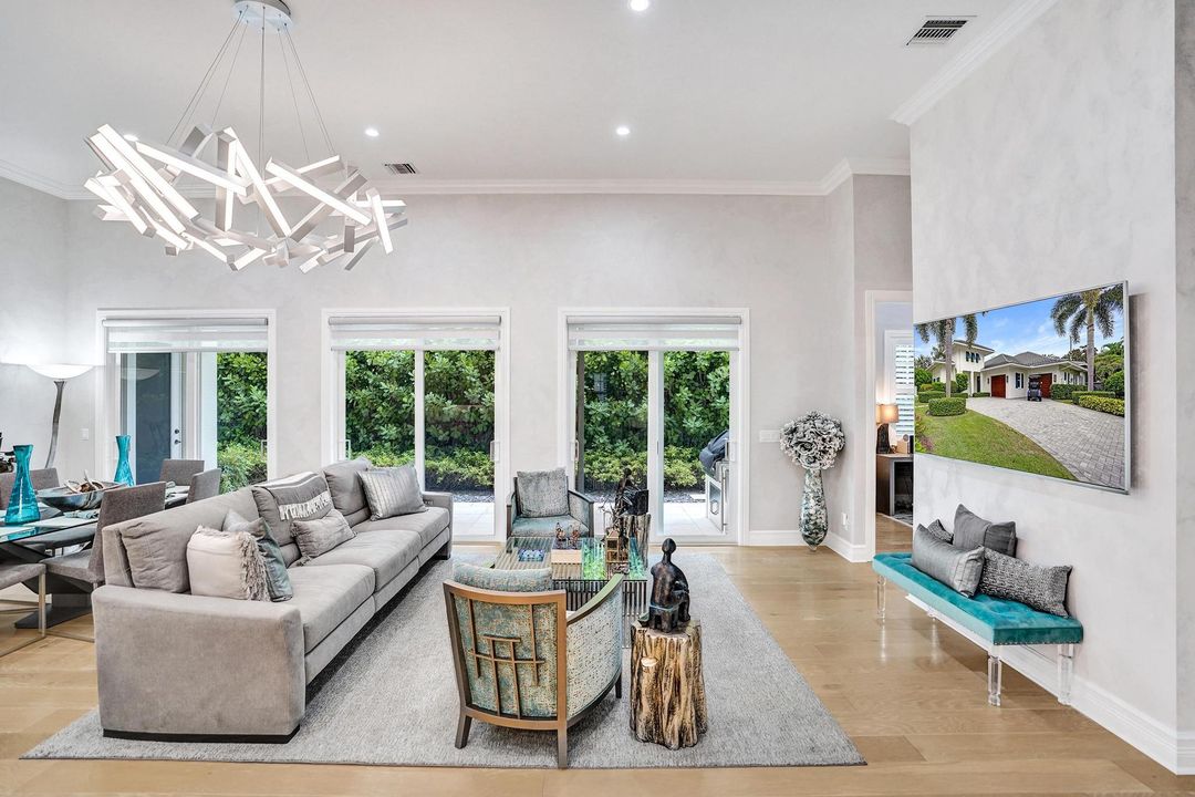 For Sale: $1,875,000 (4 beds, 2 baths, 2495 Square Feet)