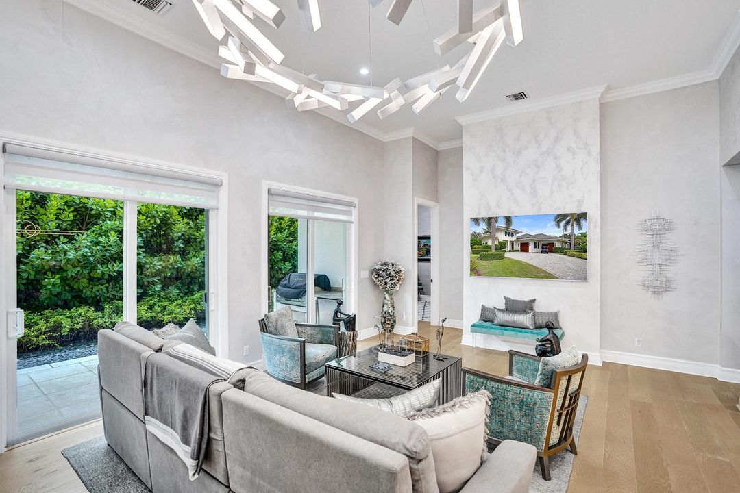 For Sale: $1,875,000 (4 beds, 2 baths, 2495 Square Feet)