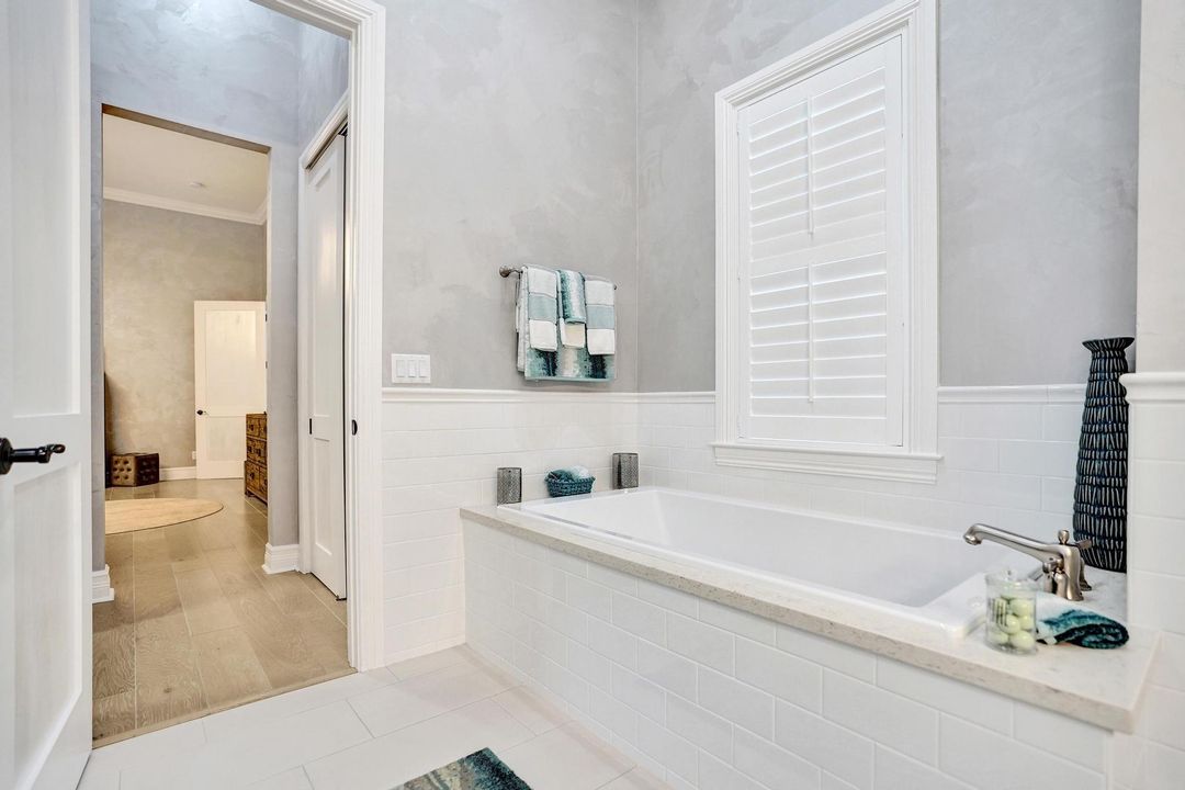 For Sale: $1,875,000 (4 beds, 2 baths, 2495 Square Feet)