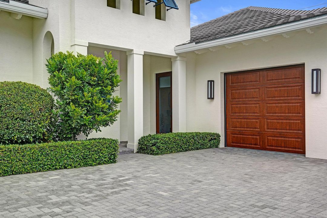 For Sale: $1,875,000 (4 beds, 2 baths, 2495 Square Feet)