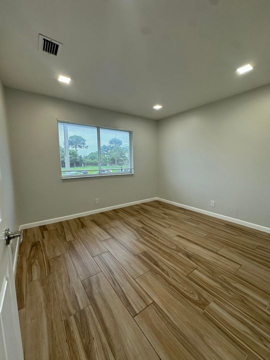 For Rent: $1,825 (2 beds, 1 baths, 980 Square Feet)