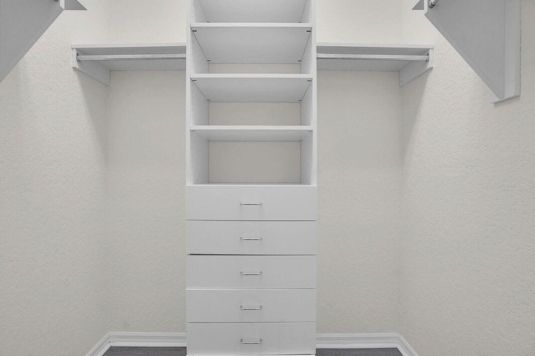 For Rent: $5,500 (4 beds, 2 baths, 2943 Square Feet)