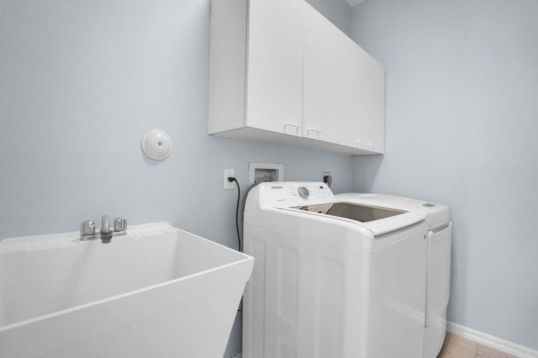 For Rent: $5,500 (4 beds, 2 baths, 2943 Square Feet)