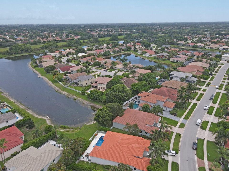 For Rent: $5,500 (4 beds, 2 baths, 2943 Square Feet)