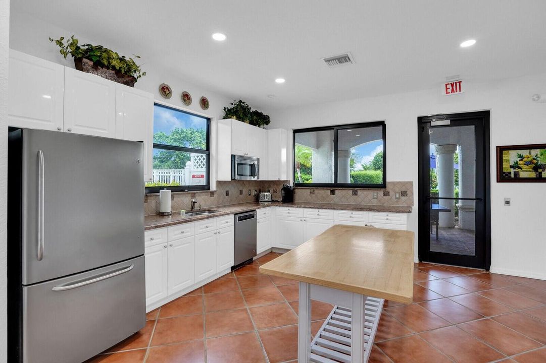 For Rent: $5,500 (4 beds, 2 baths, 2943 Square Feet)