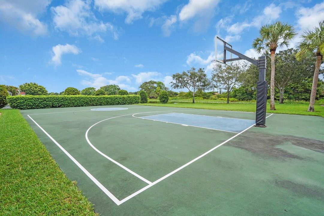 For Rent: $5,500 (4 beds, 2 baths, 2943 Square Feet)