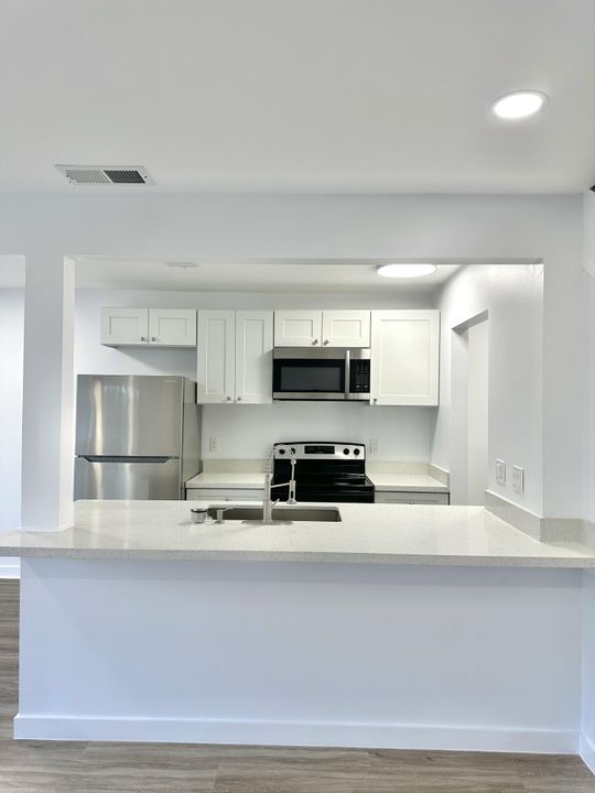 Recently Rented: $1,835 (2 beds, 1 baths, 980 Square Feet)