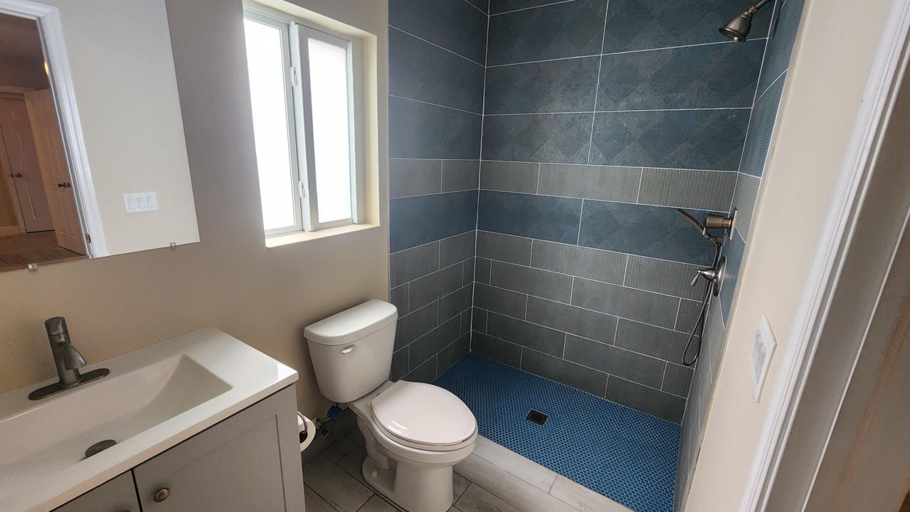 Active With Contract: $2,600 (3 beds, 2 baths, 1138 Square Feet)