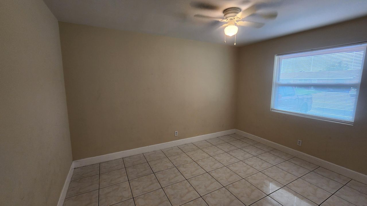 Active With Contract: $2,600 (3 beds, 2 baths, 1138 Square Feet)