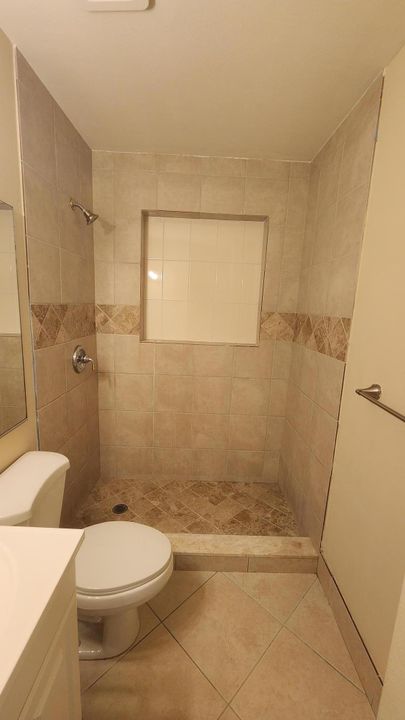 Active With Contract: $2,600 (3 beds, 2 baths, 1138 Square Feet)