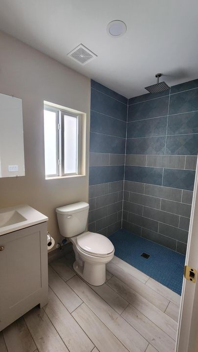 Active With Contract: $2,600 (3 beds, 2 baths, 1138 Square Feet)