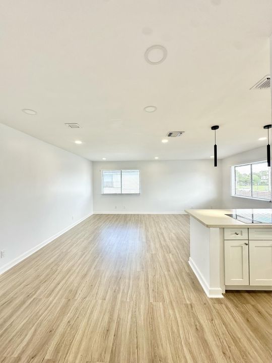 For Rent: $1,840 (2 beds, 1 baths, 840 Square Feet)