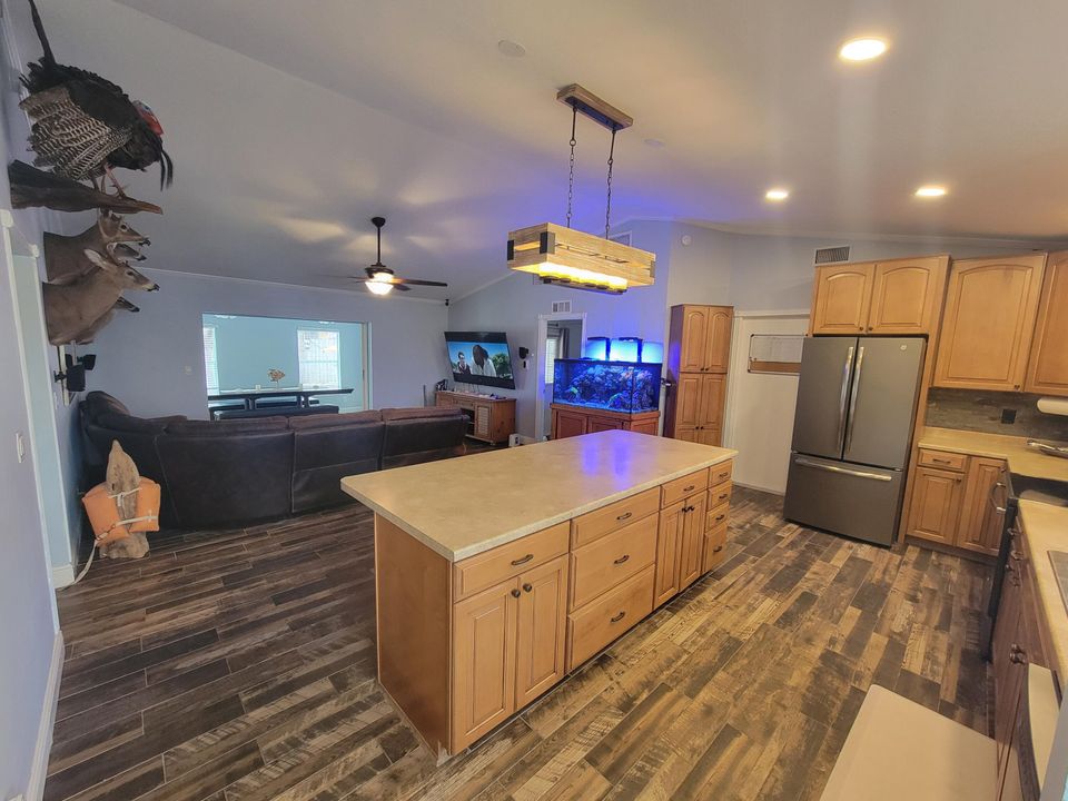 待售: $600,000 (3 贝兹, 2 浴室, 1143 平方英尺)