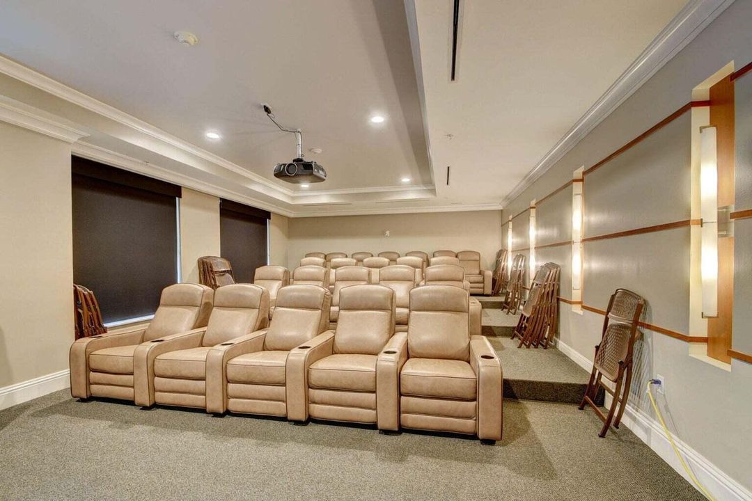 For Rent: $5,750 (2 beds, 2 baths, 1130 Square Feet)