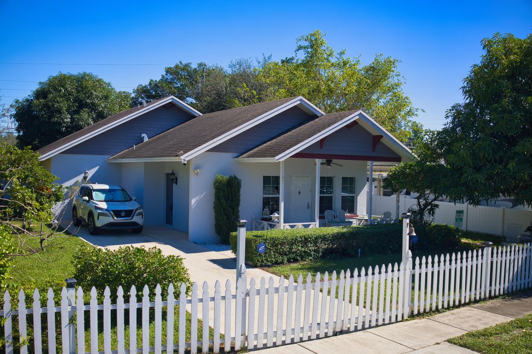 Active With Contract: $450,000 (3 beds, 2 baths, 1582 Square Feet)