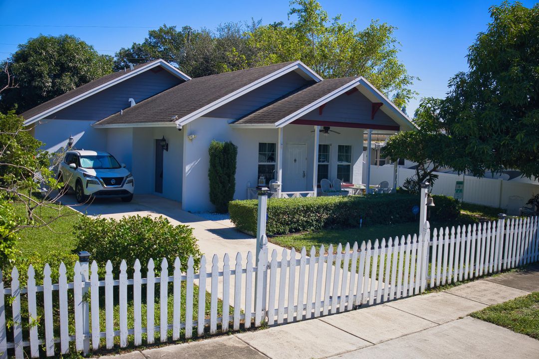 Active With Contract: $450,000 (3 beds, 2 baths, 1582 Square Feet)