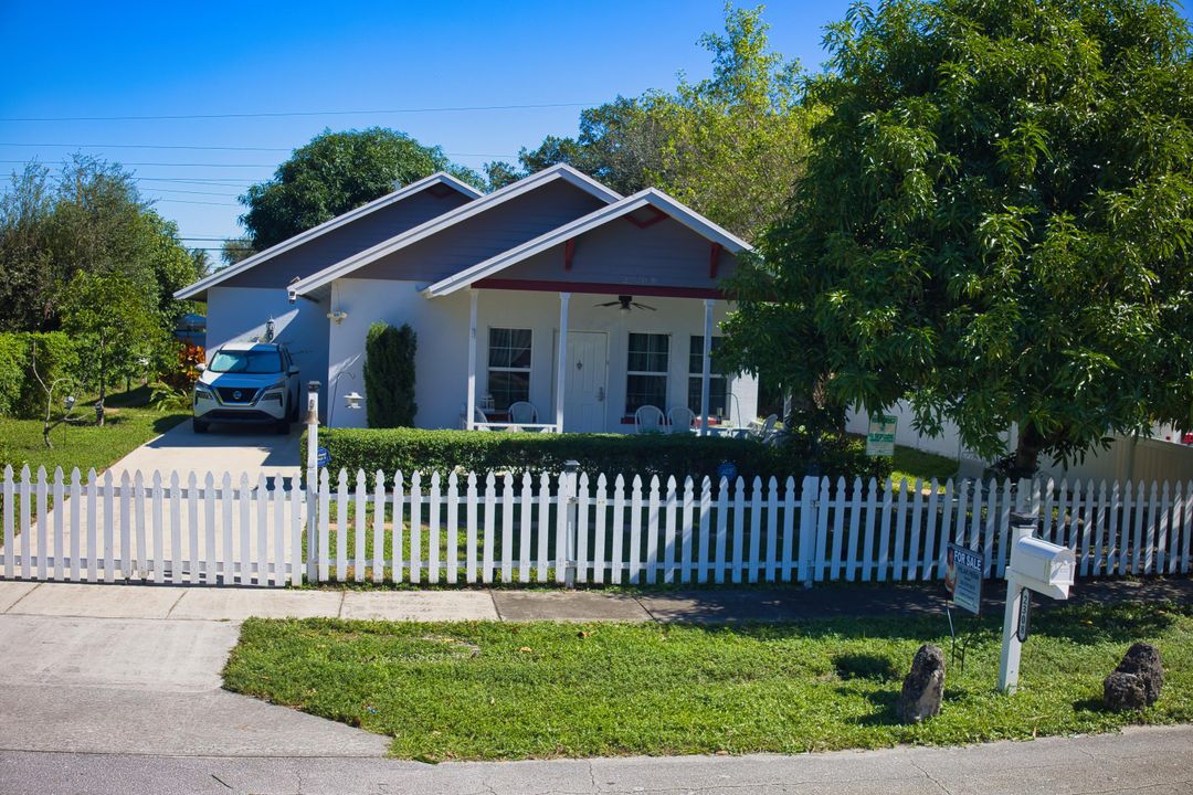 Active With Contract: $450,000 (3 beds, 2 baths, 1582 Square Feet)