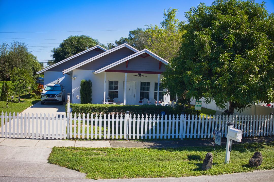 Active With Contract: $450,000 (3 beds, 2 baths, 1582 Square Feet)