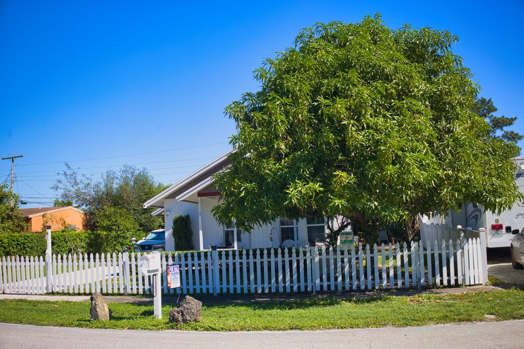 Active With Contract: $450,000 (3 beds, 2 baths, 1582 Square Feet)