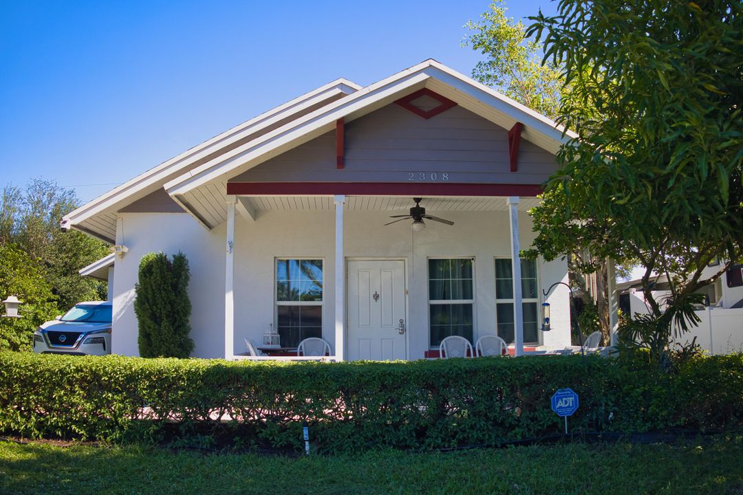 Active With Contract: $450,000 (3 beds, 2 baths, 1582 Square Feet)