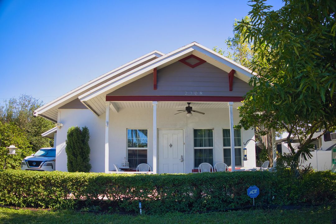 Active With Contract: $450,000 (3 beds, 2 baths, 1582 Square Feet)