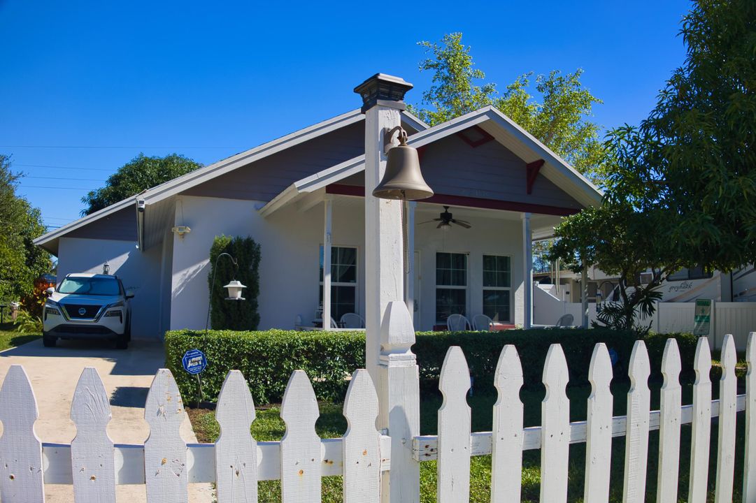Active With Contract: $450,000 (3 beds, 2 baths, 1582 Square Feet)