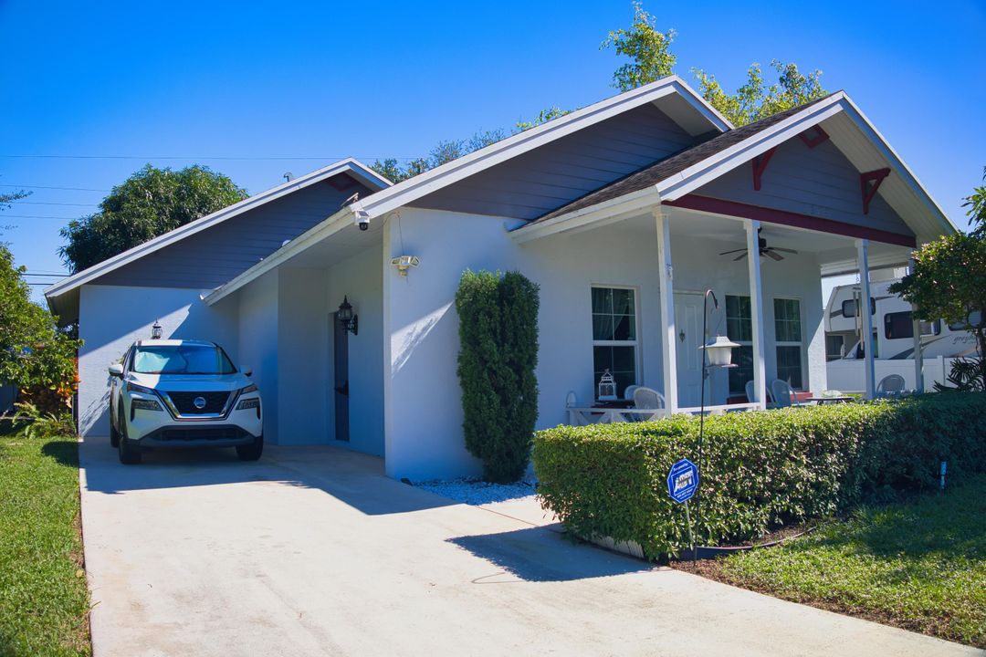 Active With Contract: $450,000 (3 beds, 2 baths, 1582 Square Feet)