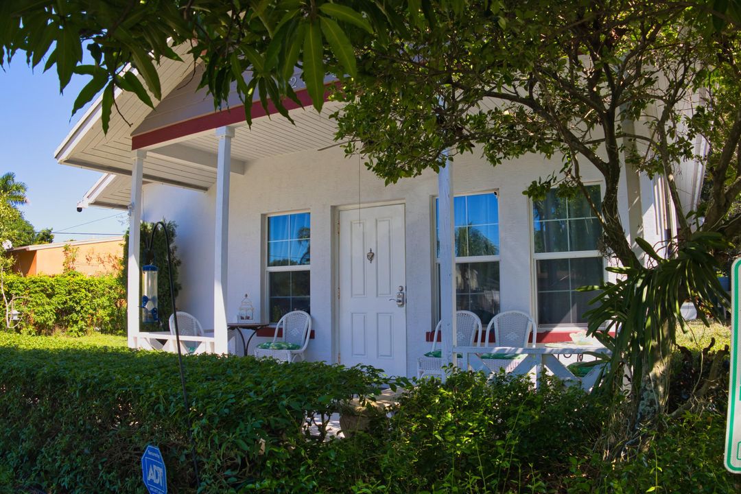 Active With Contract: $450,000 (3 beds, 2 baths, 1582 Square Feet)