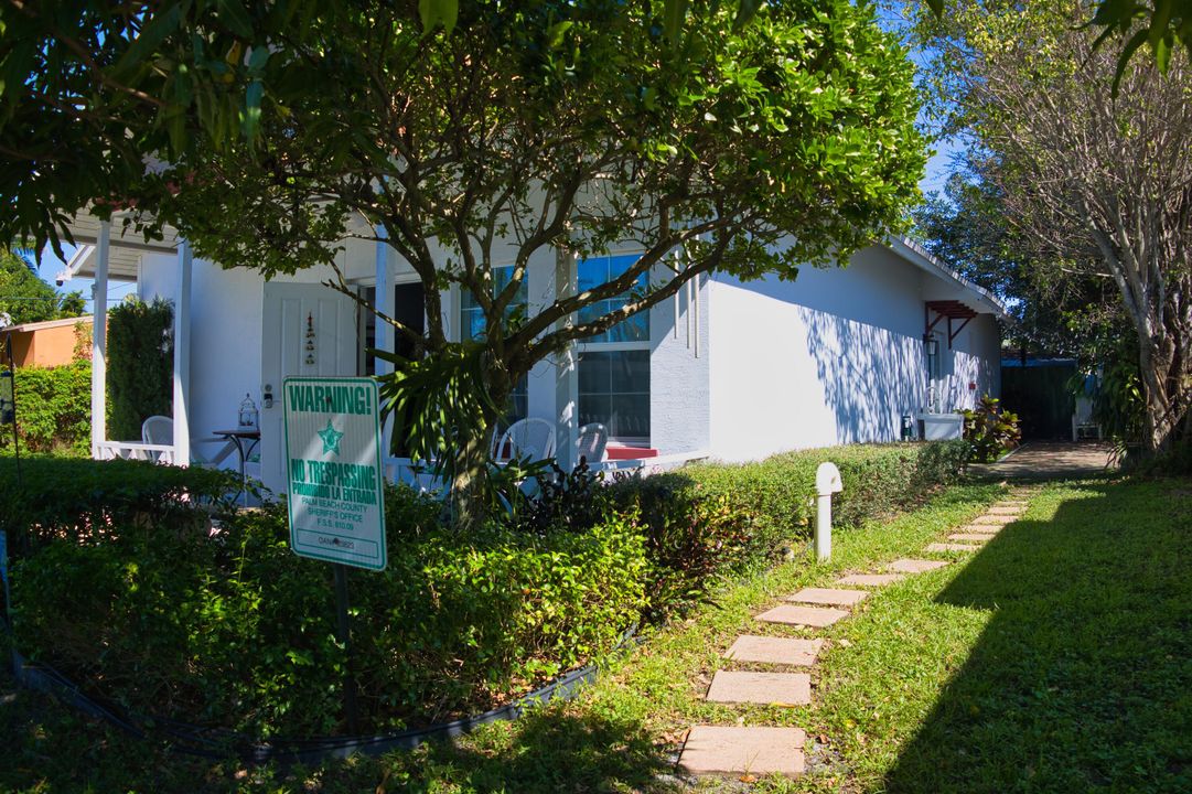 Active With Contract: $450,000 (3 beds, 2 baths, 1582 Square Feet)