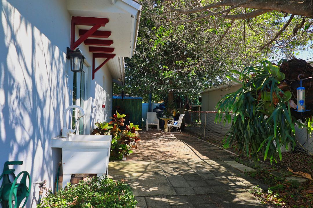 Active With Contract: $450,000 (3 beds, 2 baths, 1582 Square Feet)