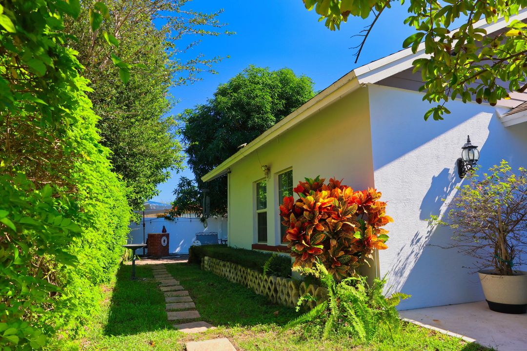 Active With Contract: $450,000 (3 beds, 2 baths, 1582 Square Feet)