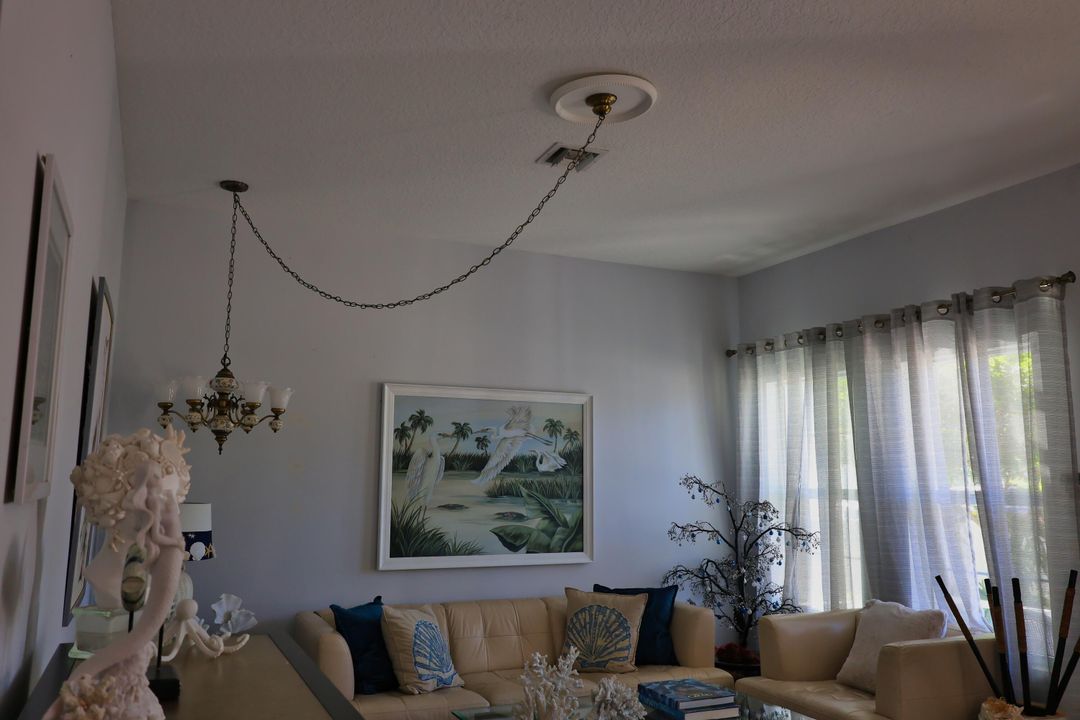 Active With Contract: $450,000 (3 beds, 2 baths, 1582 Square Feet)