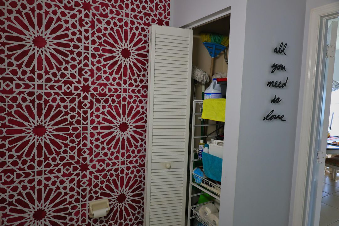 Active With Contract: $450,000 (3 beds, 2 baths, 1582 Square Feet)