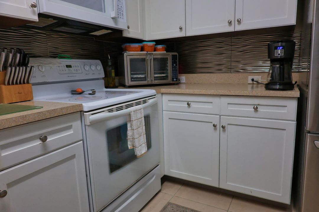 Active With Contract: $450,000 (3 beds, 2 baths, 1582 Square Feet)