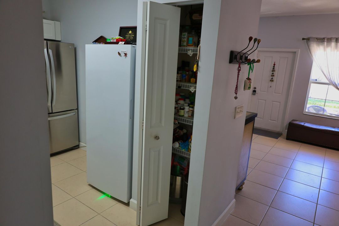 Active With Contract: $450,000 (3 beds, 2 baths, 1582 Square Feet)