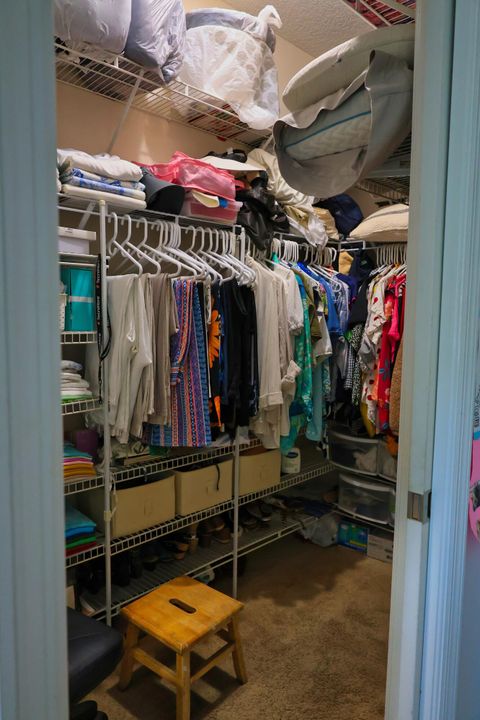 Active With Contract: $450,000 (3 beds, 2 baths, 1582 Square Feet)