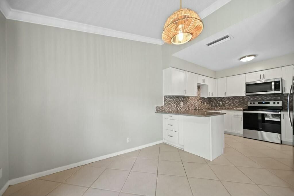 For Rent: $2,850 (3 beds, 2 baths, 1442 Square Feet)