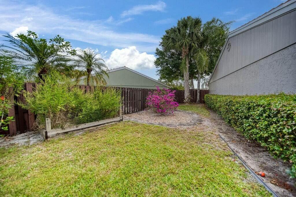 For Rent: $2,850 (3 beds, 2 baths, 1442 Square Feet)