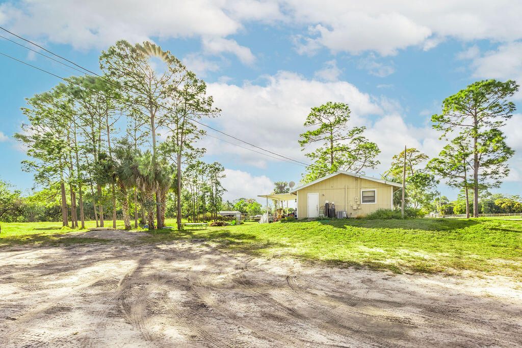 For Sale: $499,000 (3 beds, 2 baths, 997 Square Feet)