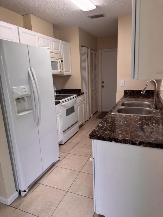 For Sale: $499,000 (3 beds, 2 baths, 997 Square Feet)