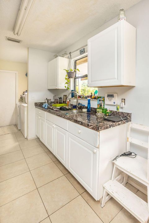 For Sale: $499,000 (3 beds, 2 baths, 997 Square Feet)