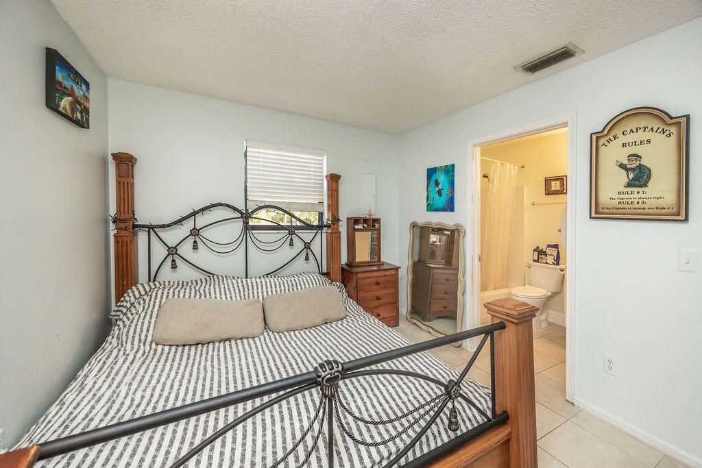 For Sale: $499,000 (3 beds, 2 baths, 997 Square Feet)