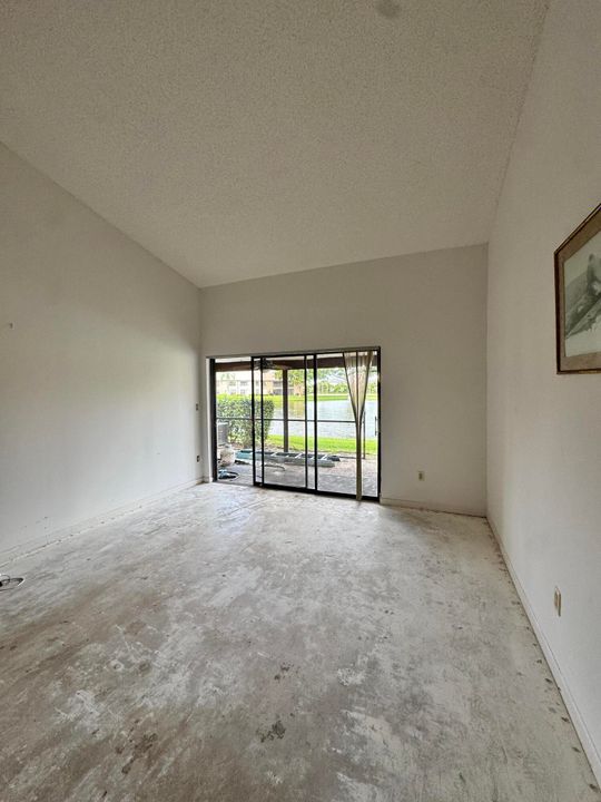 Active With Contract: $225,000 (2 beds, 2 baths, 1127 Square Feet)