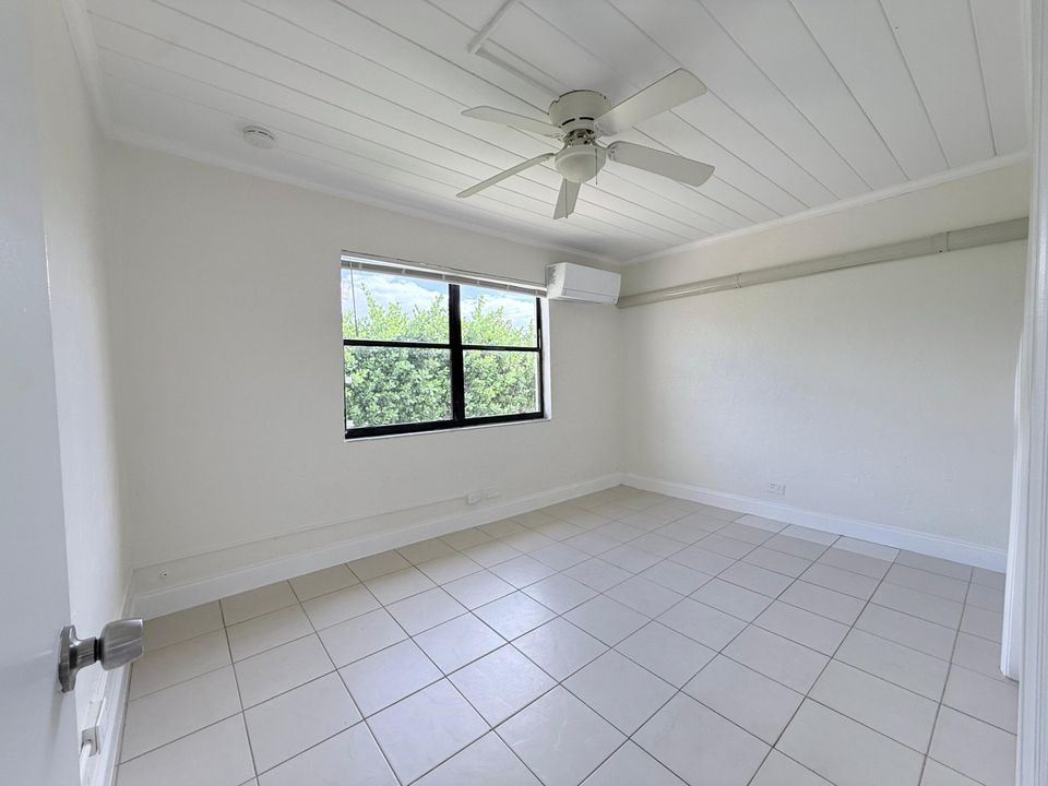 Active With Contract: $1,800 (2 beds, 1 baths, 612 Square Feet)