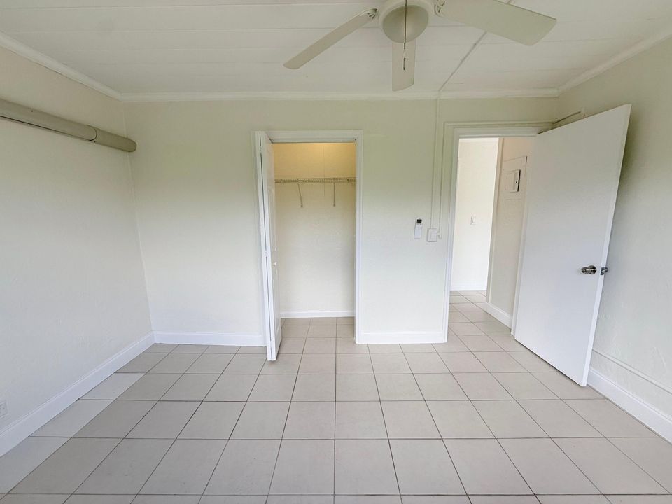 Active With Contract: $1,800 (2 beds, 1 baths, 612 Square Feet)